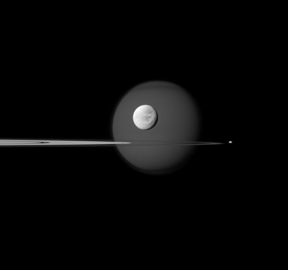 Eclipse pr�s de Saturne