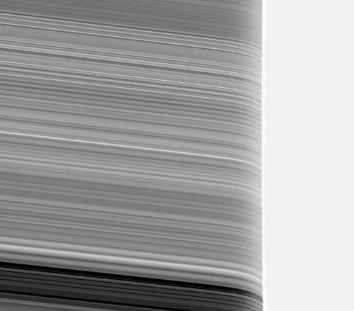 Anneaux de Saturne d�form�s � Cassini-Huygens
