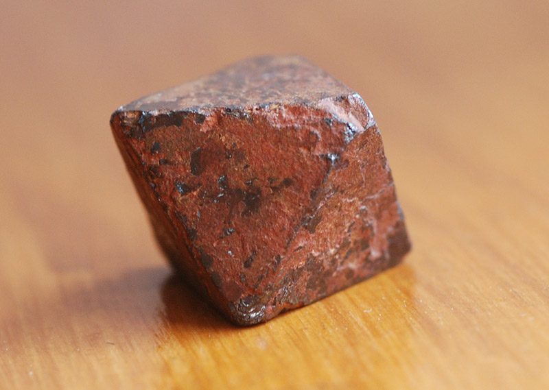 Aimant naturel: Magnetite �Rob In Space, pr�t de L'Universit� Montpellier II