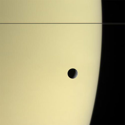 La finesse des anneaux de Saturne &copy;Cassini-Huygens
