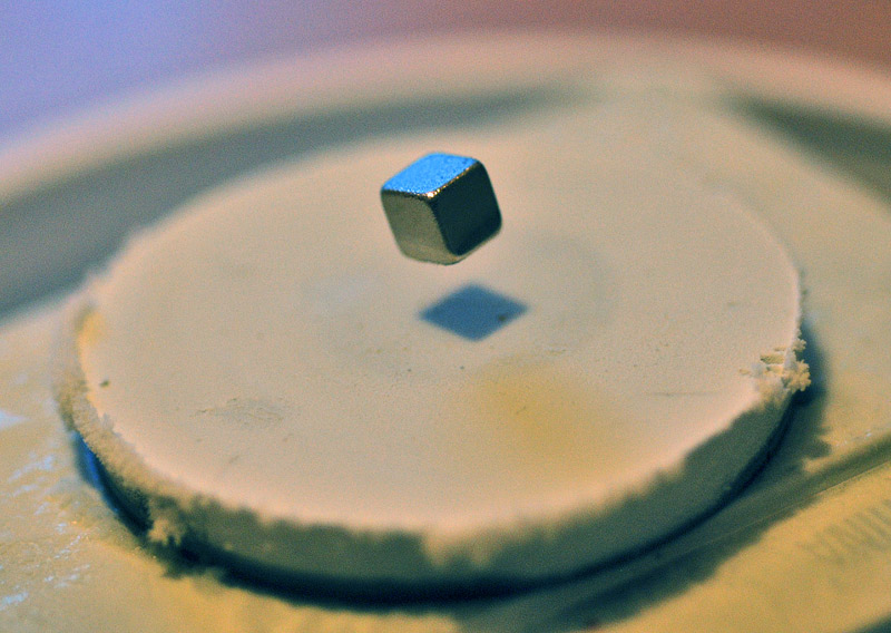aimant et supraconducteur: &copy;Rob in Space