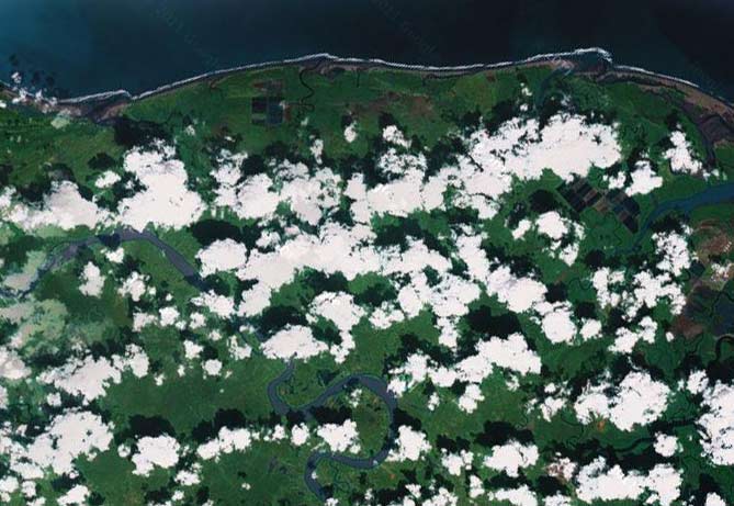 Nuages c�tiers: vue satellite
