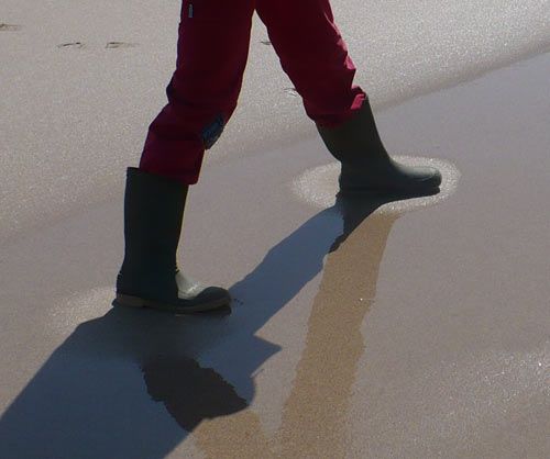 des pas qui s&ecirc;chent le sable &copy;Rob in Space