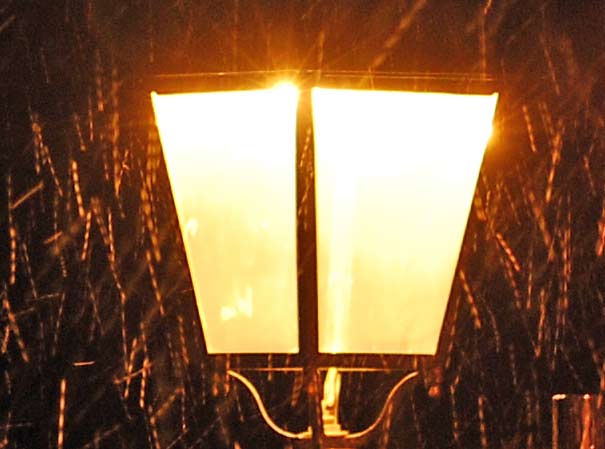 lampadaire et flocons &copy;Rob in Space